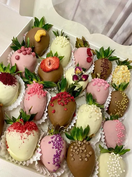 Клубника в шоколаде от семейной кондитерской Kisura | Доставка по Москве